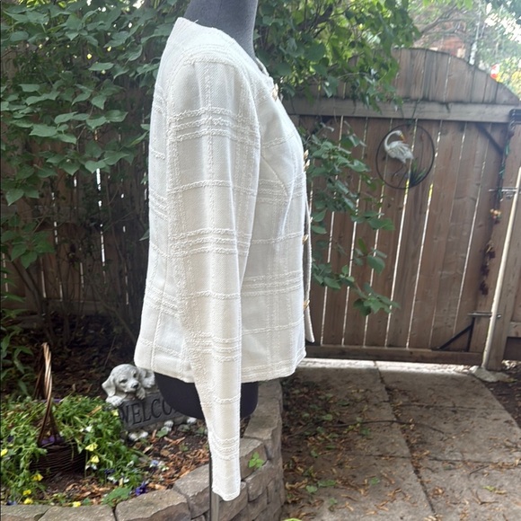 Suzy Shier White Blazer with Gold Buttons - Picture 3 of 8